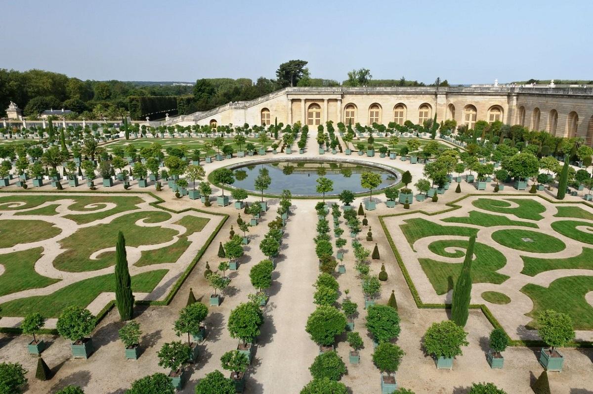 În imagine: Grădina Palatului Versailles
