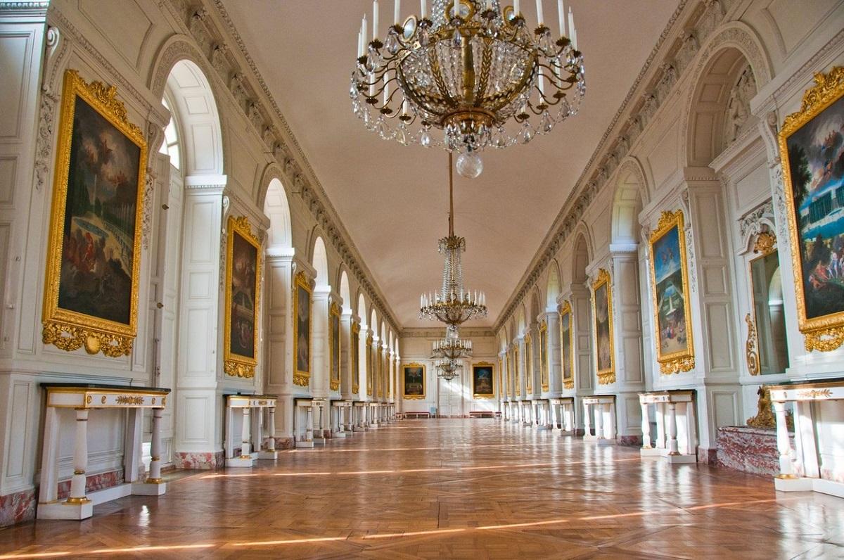 În imagine: Palatul Versailles