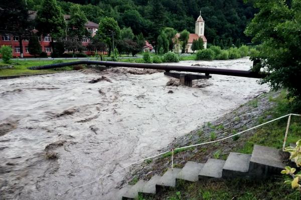 Pericol de inundații pe râuri din județele Harghita, Covasna, Alba și Hunedoara