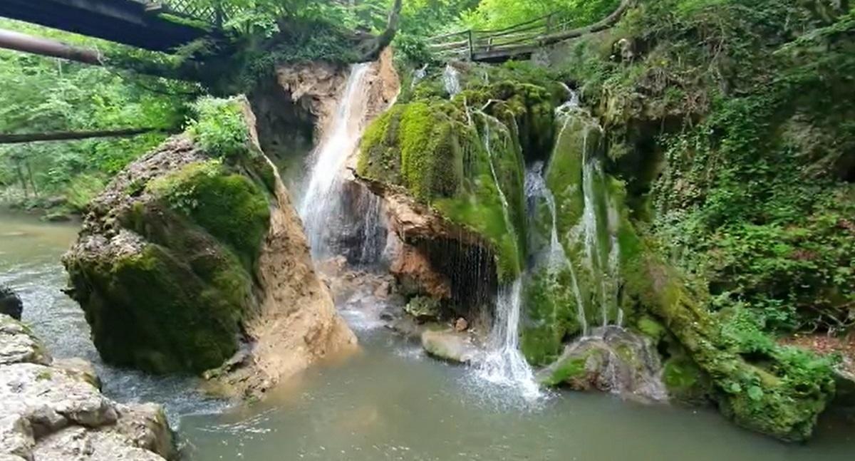 Cascada Bigăr din Parcul Național Cheile Nerei-Beușnița s-a prăbușit luni din cauze naturale, a anunțat Romsilva
