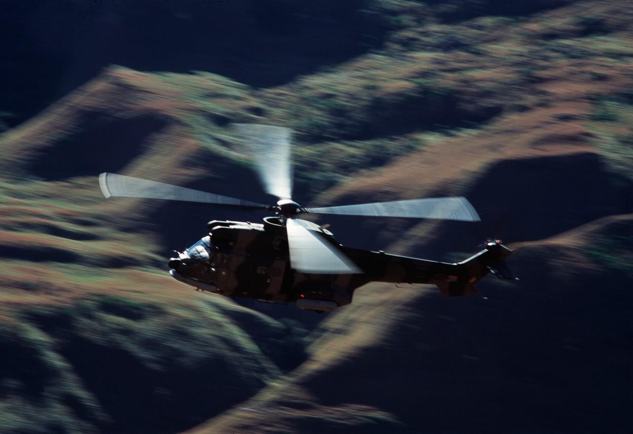 Un pilot britanic si-a pierdut viaţa după ce elicopterul în care se afla s-a prăbuşit, în sudul Africii. Un pilot britanic si-a pierdut viaţa după ce elicopterul în care se afla s-a prăbuşit, în sudul Africii.