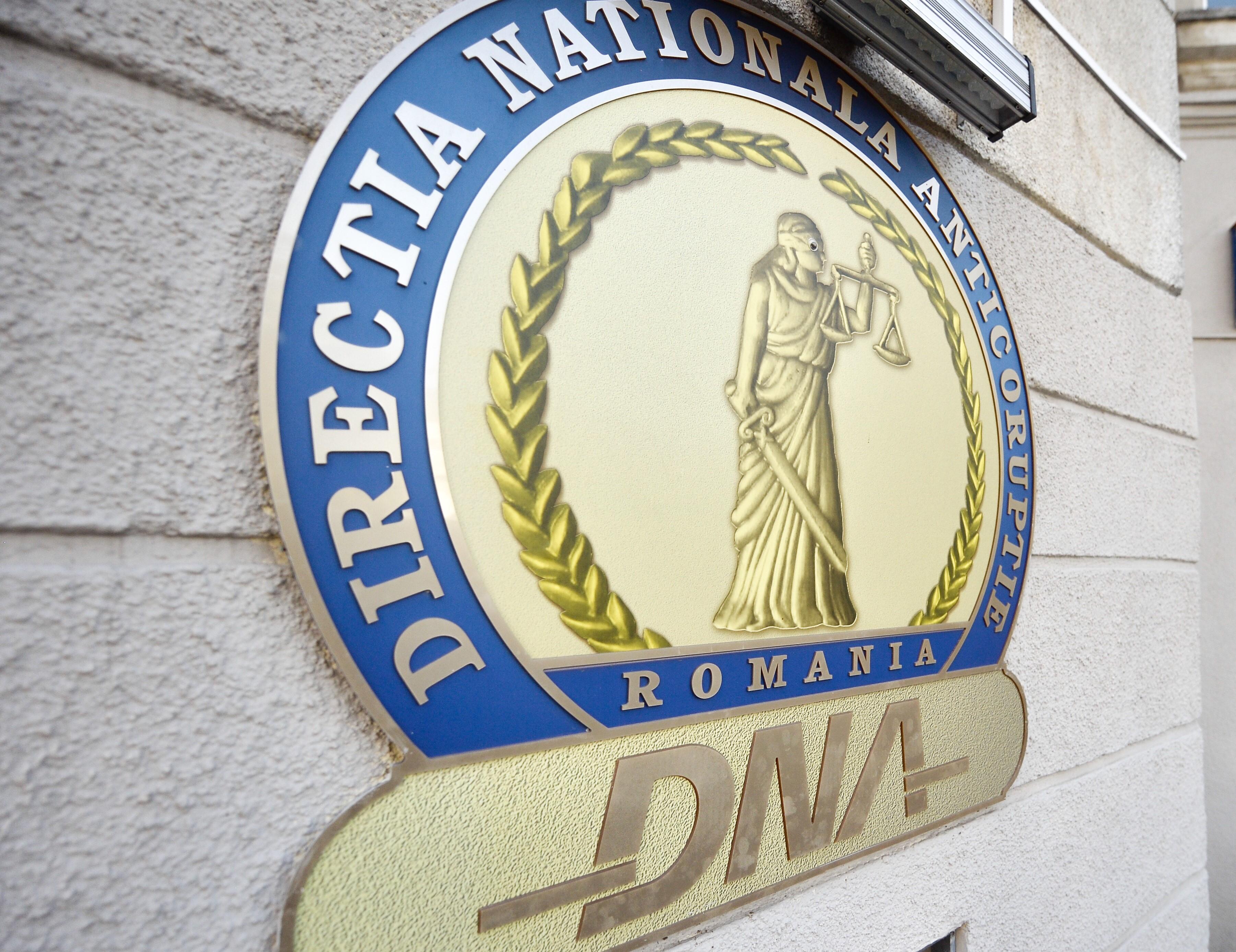 Director din cadrul Ministerul Transporturilor, reținut de DNA. Cine este Daniel Manole, acuzat că ar fi primit 2 milioane de lei mită Director din cadrul Ministerul Transporturilor, reținut de DNA. Cine este Daniel Manole, acuzat că ar fi primit 2 milioane de lei mită