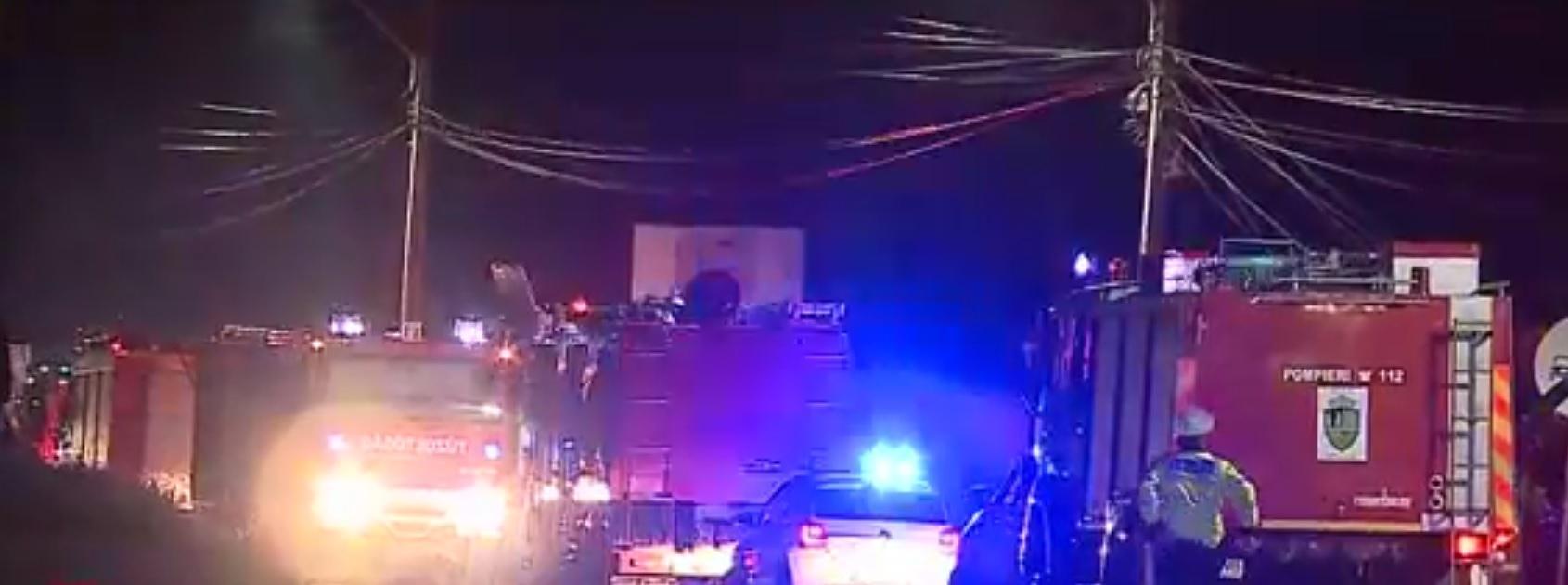Un incendiu a izbucnit la acoperişul unui bloc din Câmpina. Un trăsnet a fost cauza - VIDEO Un incendiu a izbucnit la acoperişul unui bloc din Câmpina. Un trăsnet a fost cauza - VIDEO