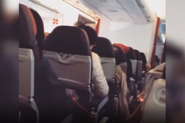 Imagini înfiorătoare filmate la bordul unui avion AirAsia, la mii de metri altitudine: "Am crezut că o să mor!" - VIDEO