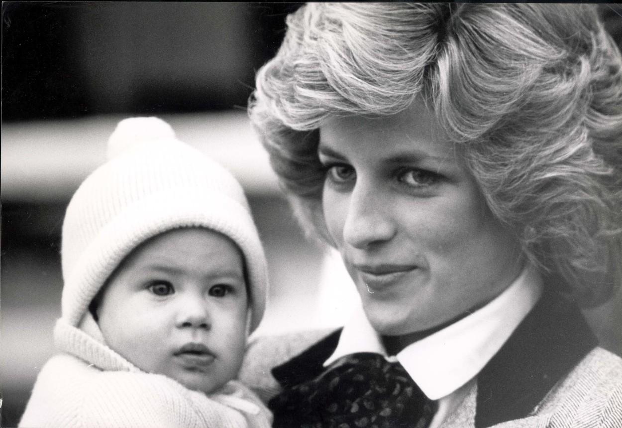 Prinţesa Diana, alături de micul Harry