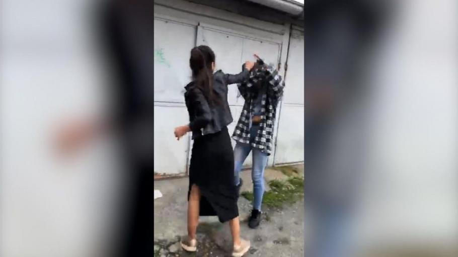 Mesajul transmis de fata din Tulcea care şi-a bătut o prietenă Mesajul transmis de fata din Tulcea care şi-a bătut o prietenă