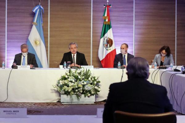 O televiziune din Mexic a difuzat imagini în care un frate al preşedintelui Obrador primea o sumă mare de bani în urmă cu mai mulţi ani