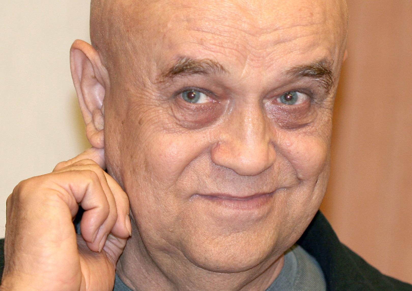 Benone Sinulescu, în stare gravă, după ce a fost găsit inconştient în casă Benone Sinulescu, în stare gravă, după ce a fost găsit inconştient în casă