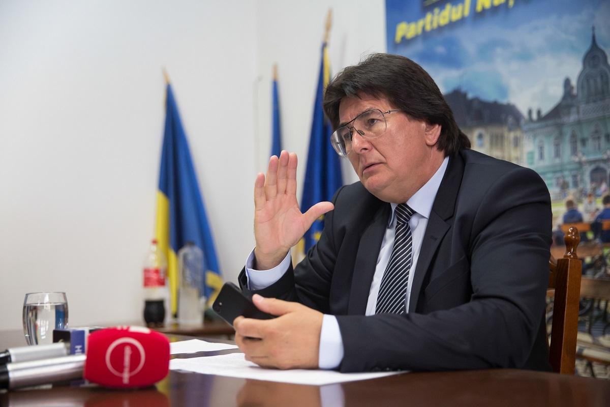 Nicolae Robu îşi anunţă candidatura pentru un nou mandat de primar al Timişoarei: "Mă doare sufletul de ce i se întâmplă oraşului" Nicolae Robu îşi anunţă candidatura pentru un nou mandat de primar al Timişoarei: "Mă doare sufletul de ce i se întâmplă oraşului"