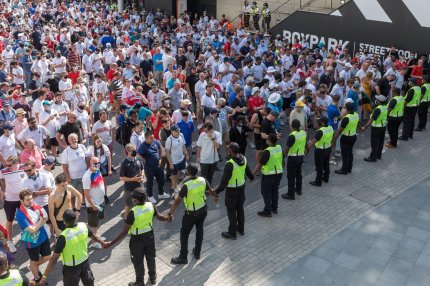 Incidente la Stadionul Wembley înainte de finala Euro-2020. Stewarzii s-au bătut cu suporterii - VIDEO