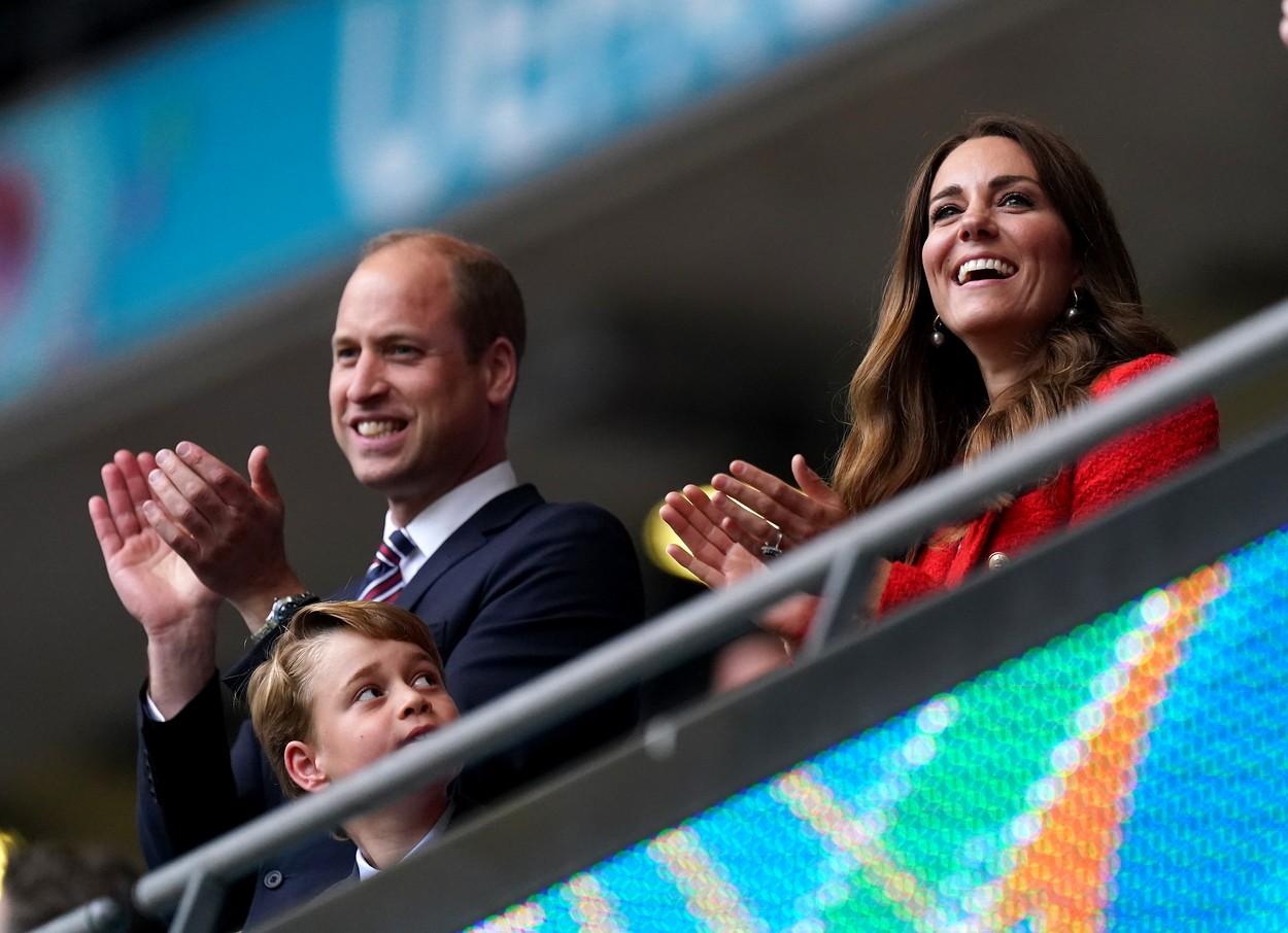 Prințul William, soția sa, Kate Middleton și fiul lor George