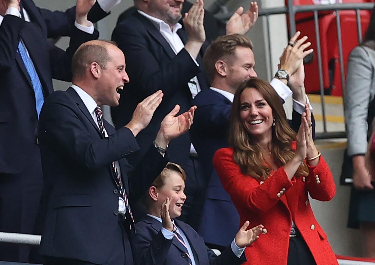 Prințul William, soția sa, Kate Middleton și fiul lor George