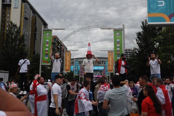 Fanii englezi îşi făceau mari speranţe în legătură cu finala Euro 2020