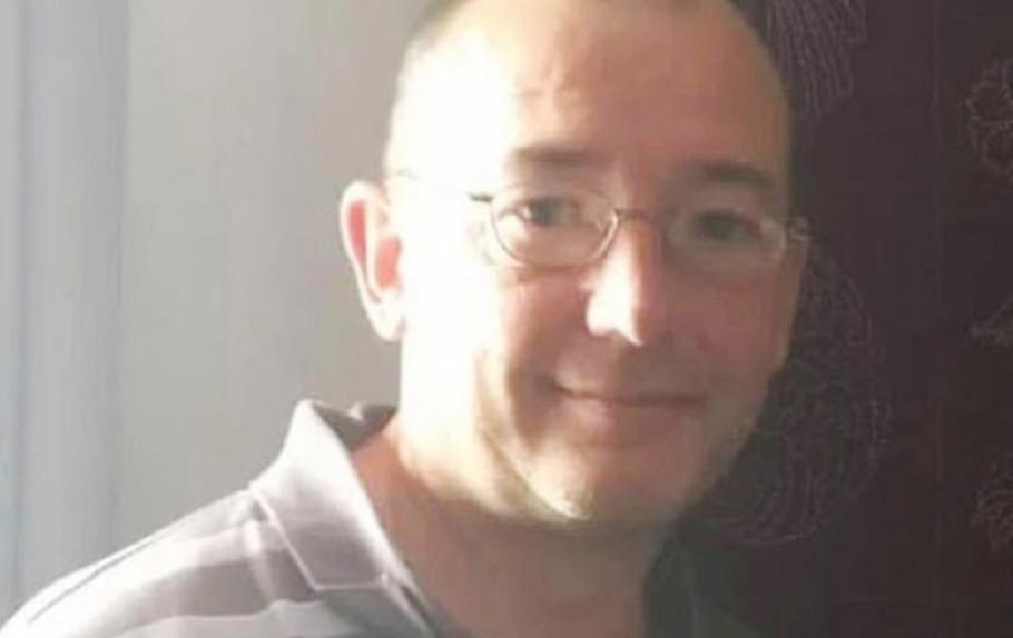 Paul McCarroll Paul McCarroll, înjunghiat în piept de fiul iubitei sale