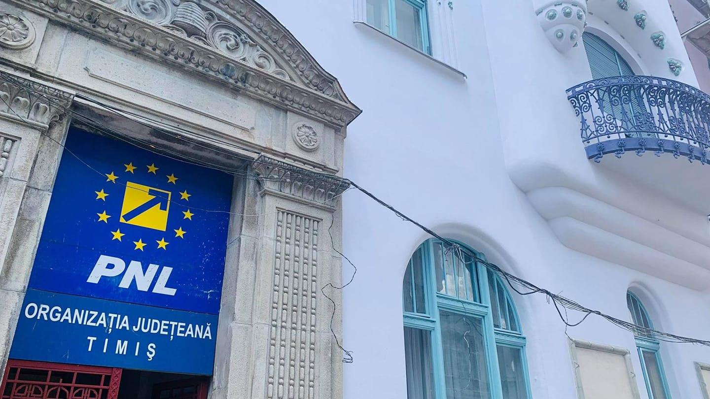 Continuă scandalul la PNL Timiș. Un deputat acuză că nu a mai putut intra în sediu după ce yala a fost schimbată Continuă scandalul la PNL Timiș. Un deputat acuză că nu a mai putut intra în sediu după ce yala a fost schimbată