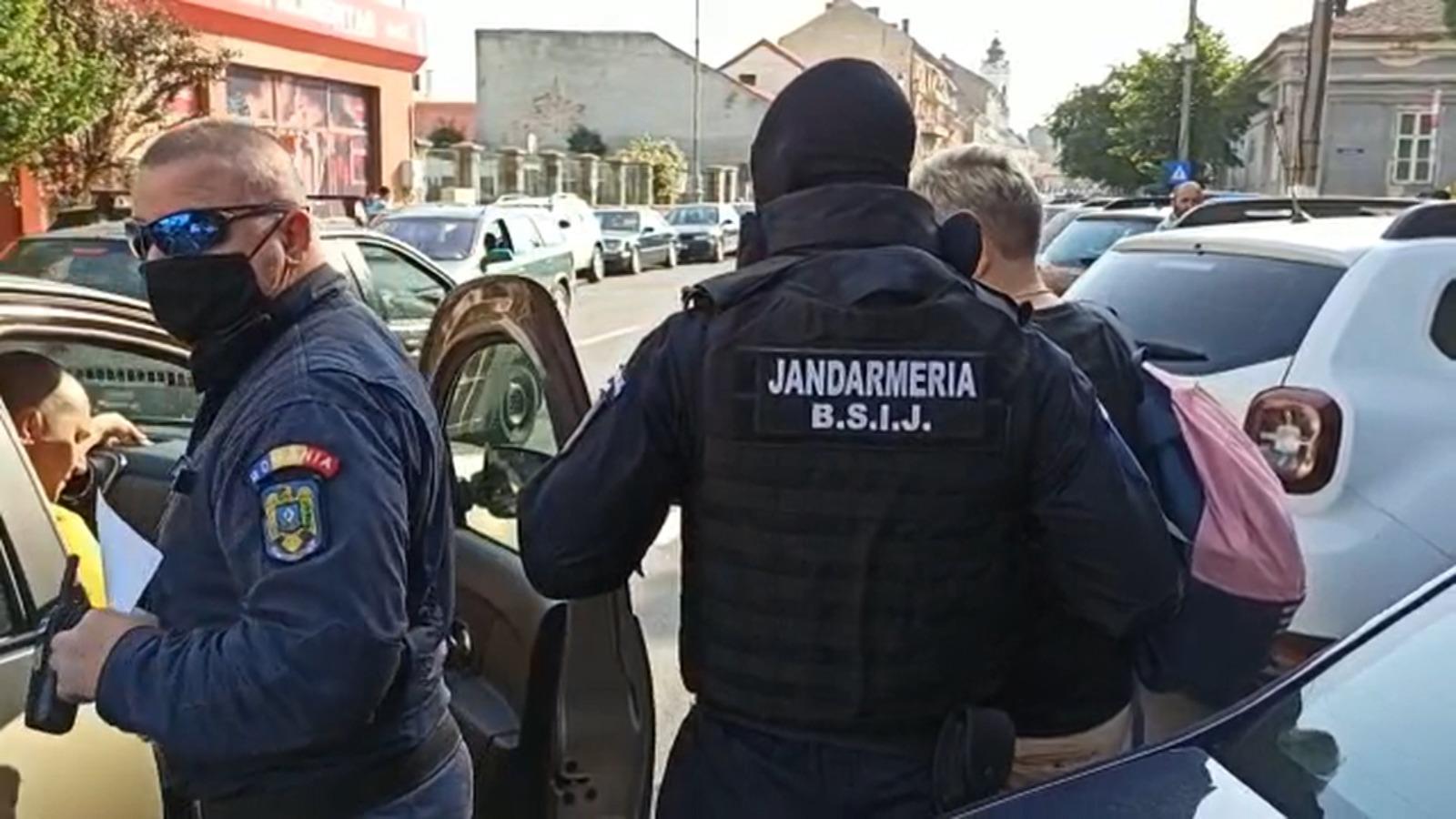 Acţiune de amploare pentru destructurarea unei reţele de traficanţi de ţigări. Şeful Poliţiei Române, implicat direct