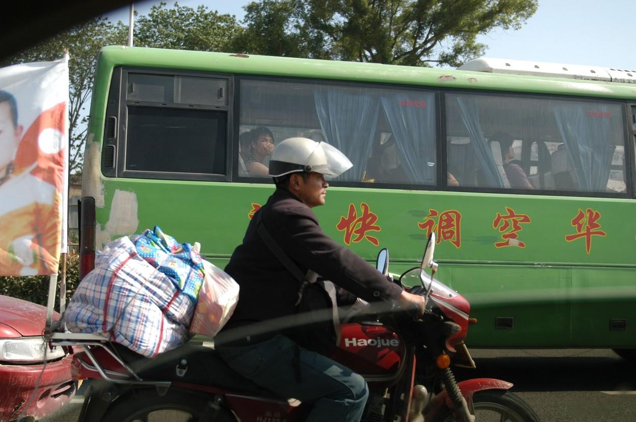 Bărbatul a străbătut peste 500.000 de kilometri cu speranţa că-şi va regăsi copilul, în China