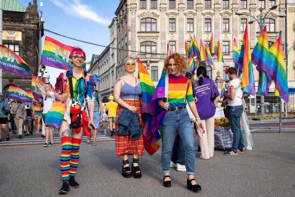 Comisia Europeană declanşează proceduri de infringement împotriva Ungariei şi a Poloniei din cauza LGBT