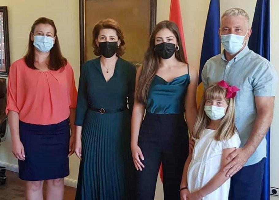 O româncă a luat una dintre cele mai mari note la Evaluarea Naţională din Spania O româncă a luat una dintre cele mai mari note la Evaluarea Naţională din Spania