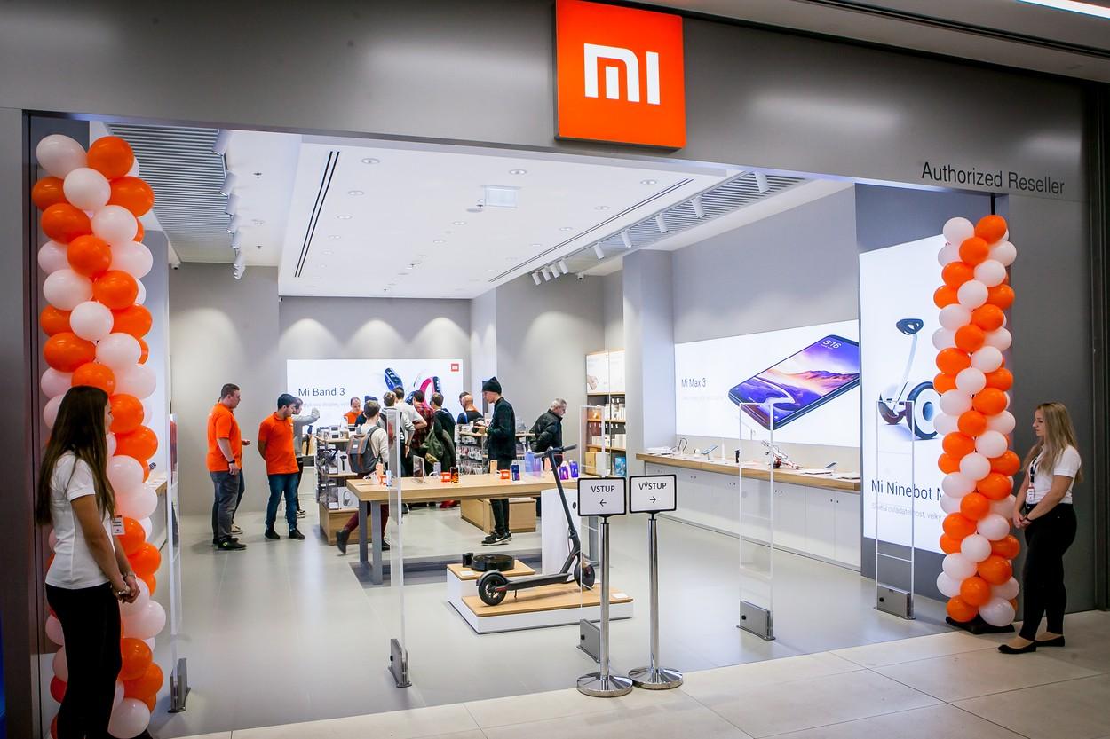 Producătorul chinez de smartphone-uri Xiaomi a depășit Apple și se apropie de Samsung Producătorul chinez de smartphone-uri Xiaomi a depășit Apple și se apropie de Samsung