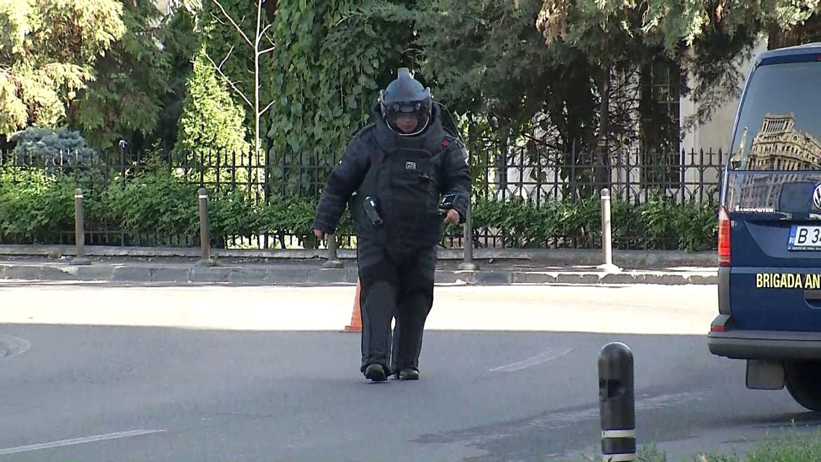 Piata Națiunilor Unite din Bucureşti, blocată de poliţie. Un rucsac suspect.a declanşat o operaşiune antitero