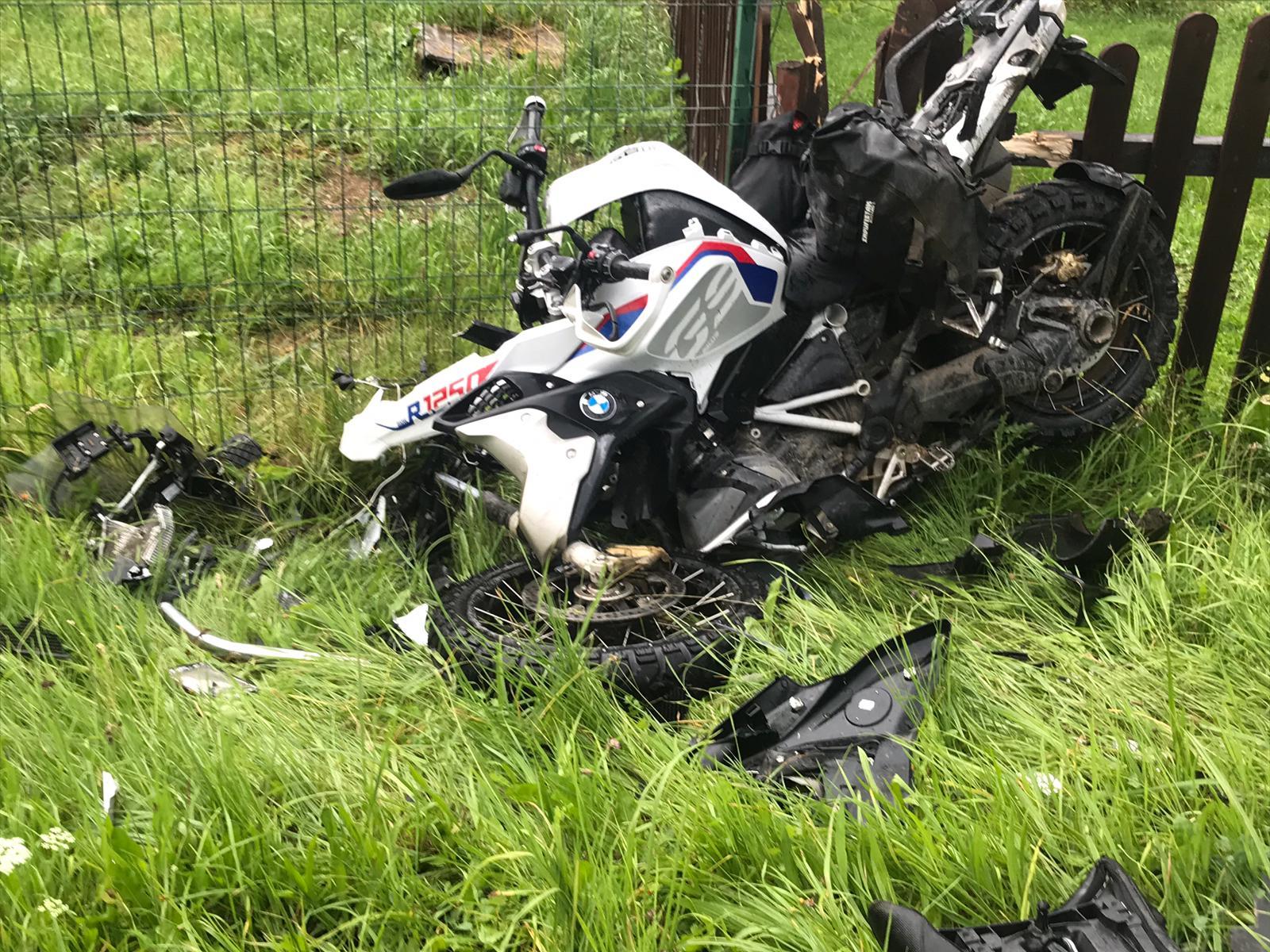 Un cunoscut motociclist de 33 ani a murit după ce a pierdut controlul într-o curbă, la Șaru Dornei