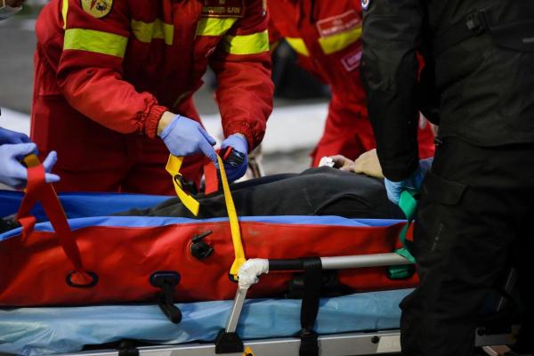 Un bărbat de 63 de ani a fost găsit spânzurat într-un parc din centrul Craiovei