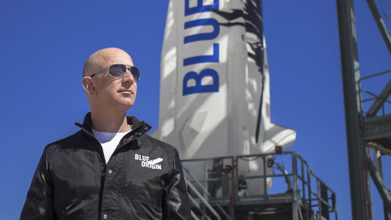 Jeff Bezos şi membrii echipajului său se pregătesc pentru zborul spaţial inaugural al Blue Origin Jeff Bezos şi membrii echipajului său se pregătesc pentru zborul spaţial inaugural al Blue Origin