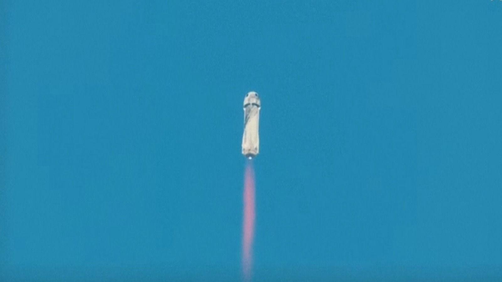 Jeff Bezos, călătorie istorică de 10 minute în spaţiu. Momentul lansării rachetei New Shepard. VIDEO