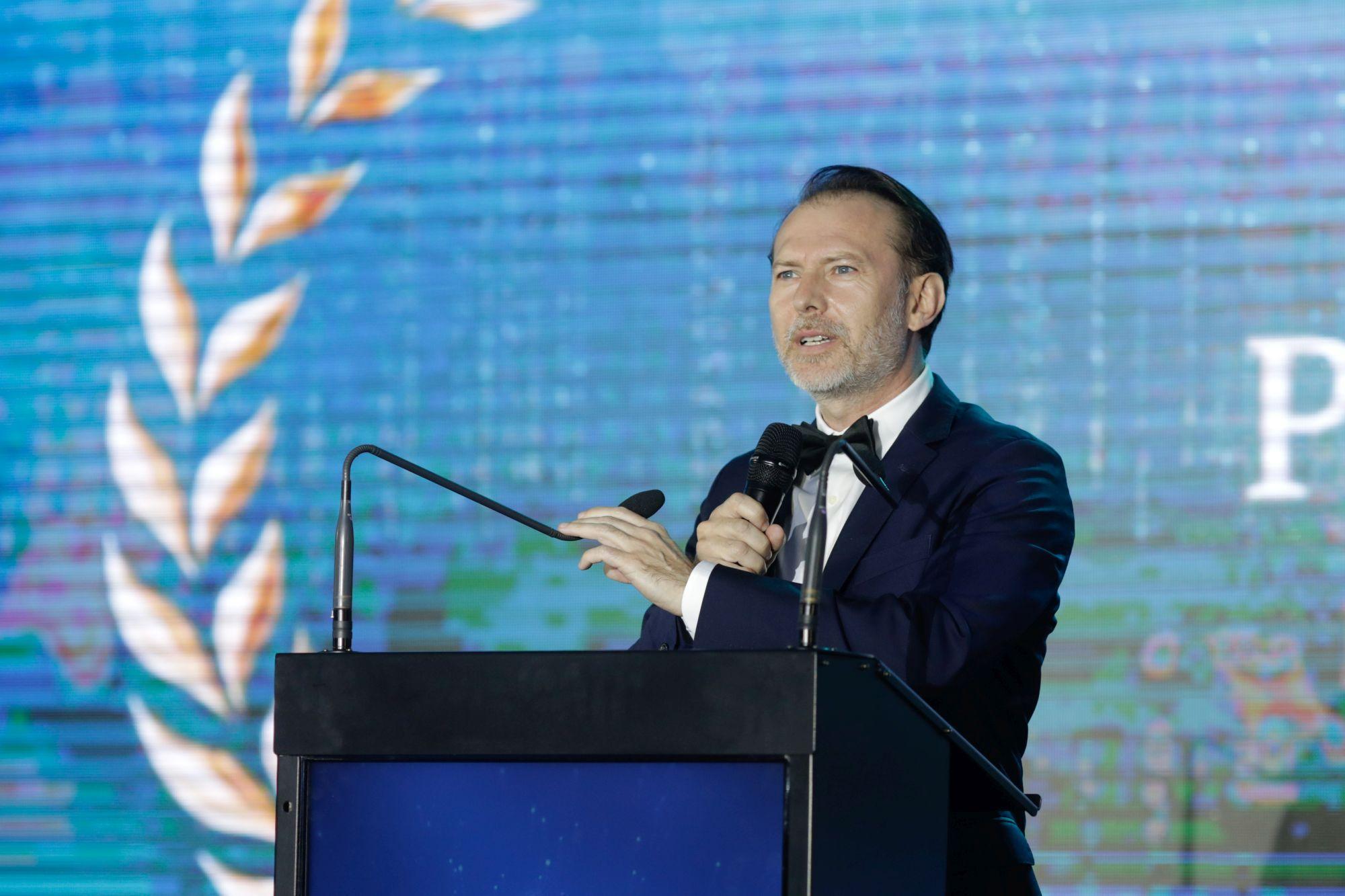 Cîţu, întrebat dacă vor îngheţa salariile bugetarilor: "Vă aduc aminte că am îngheţat salariile în sectorul public, la începutul anului" Cîţu, întrebat dacă vor îngheţa salariile bugetarilor: "Vă aduc aminte că am îngheţat salariile în sectorul public, la începutul anului"