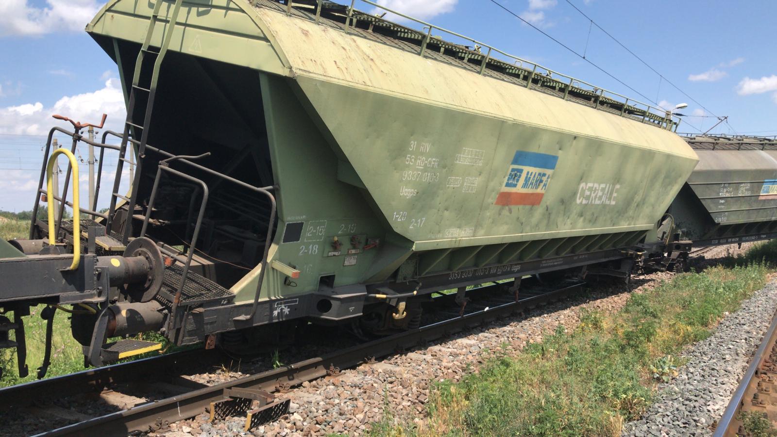 Tren deraiat la Feteşti. Circulaţia feroviară are întârzieri de o oră