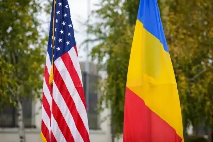 Steagul României şi steagul Statelor Unite Steagul României şi steagul Statelor Unite