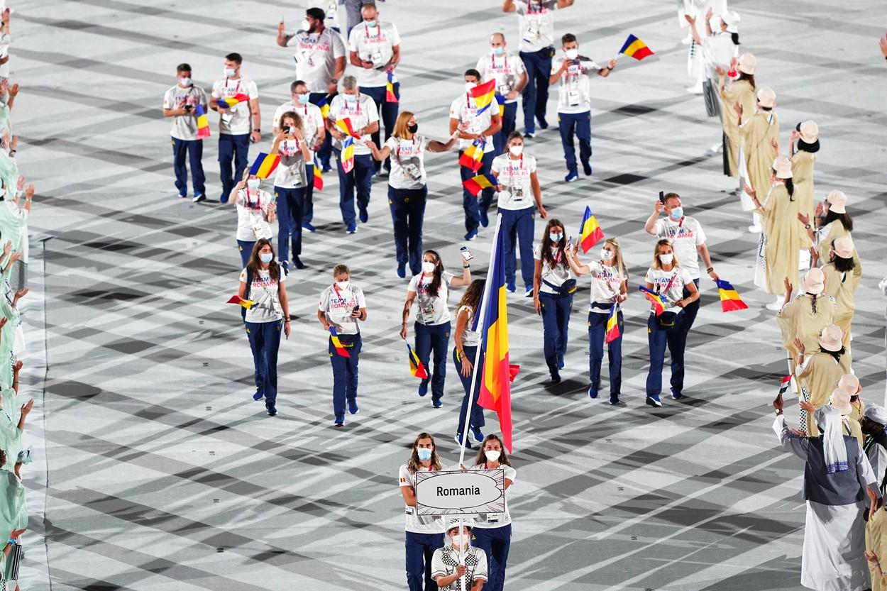 Ceremonia de deschidere a Jocurilor Olimpice. România a defilat pe un stadion de 1,5 miliarde de dolari, aproape gol