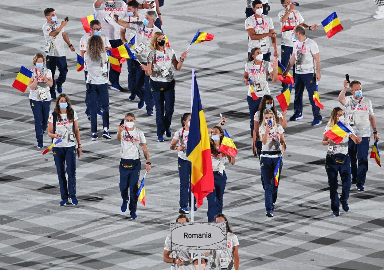 Ceremonia de deschidere a Jocurilor Olimpice. România a defilat pe un stadion de 1,5 miliarde de dolari, aproape gol