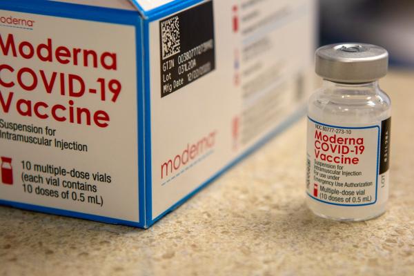 EMA a aprobat folosirea vaccinului de la Moderna pentru copiii cu vârste între 12 şi 17 ani