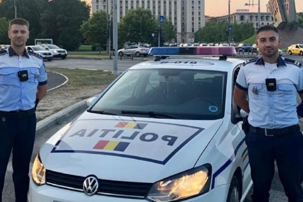 Poliţiştii au ajutat tânăra să ajungă de urgenţă la maternitate