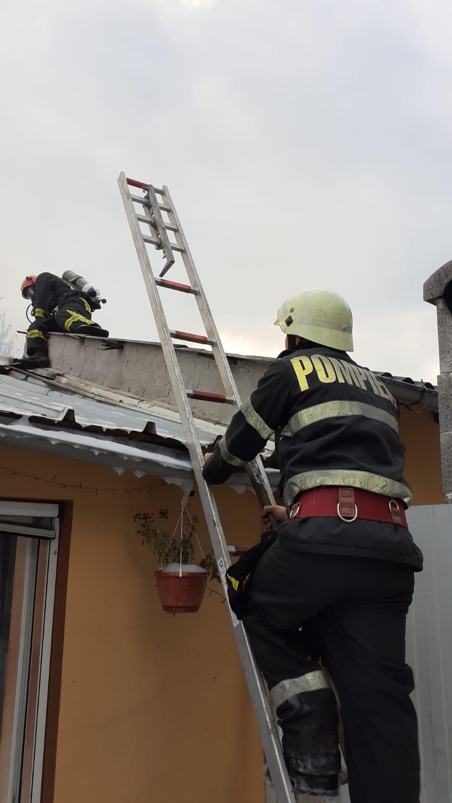 Incendiu la un depozit de butelii din Prahova