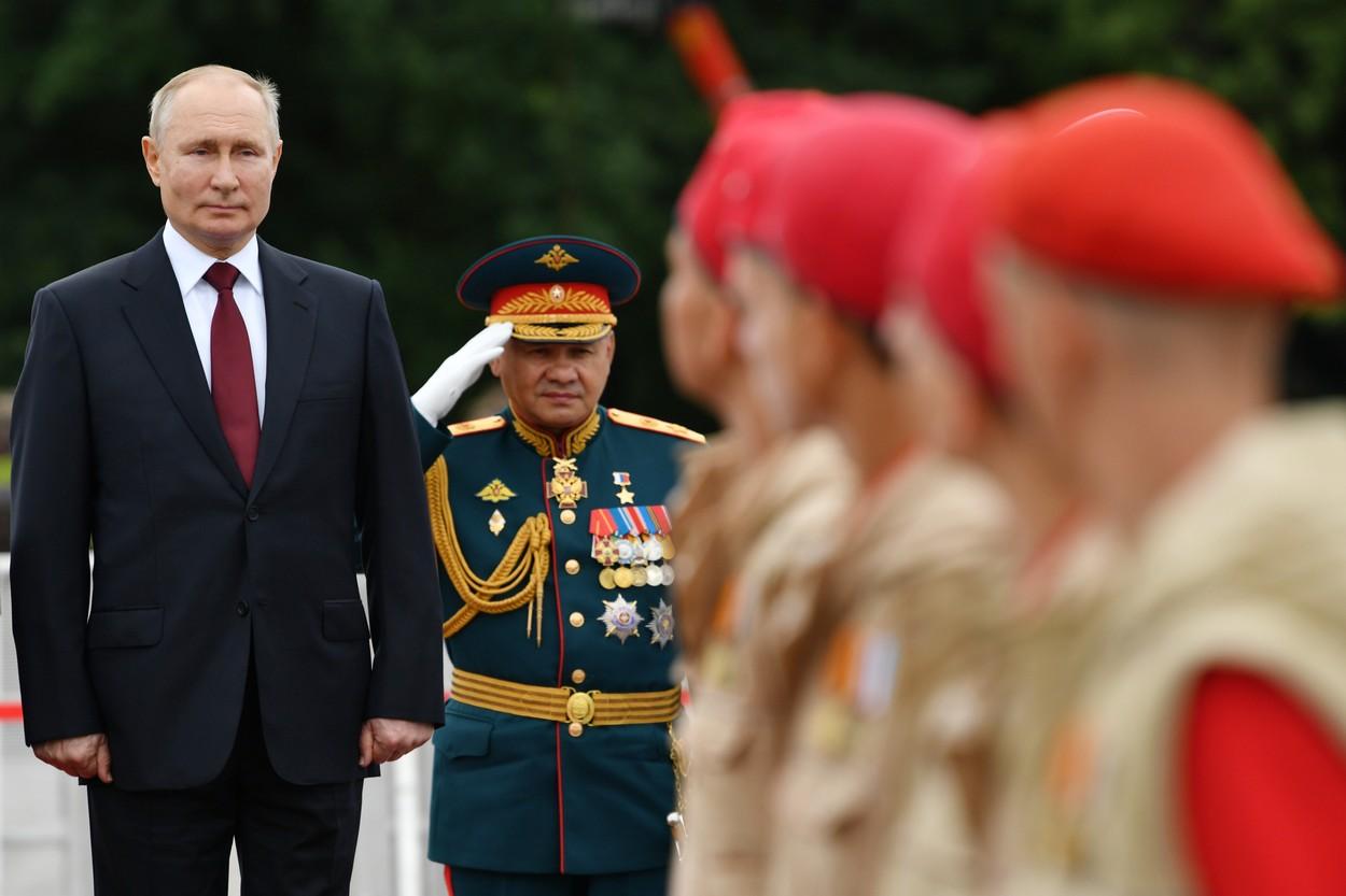 Vladimir Putin a lăudat marina rusă: Este capabilă să distrugă "orice ţintă"