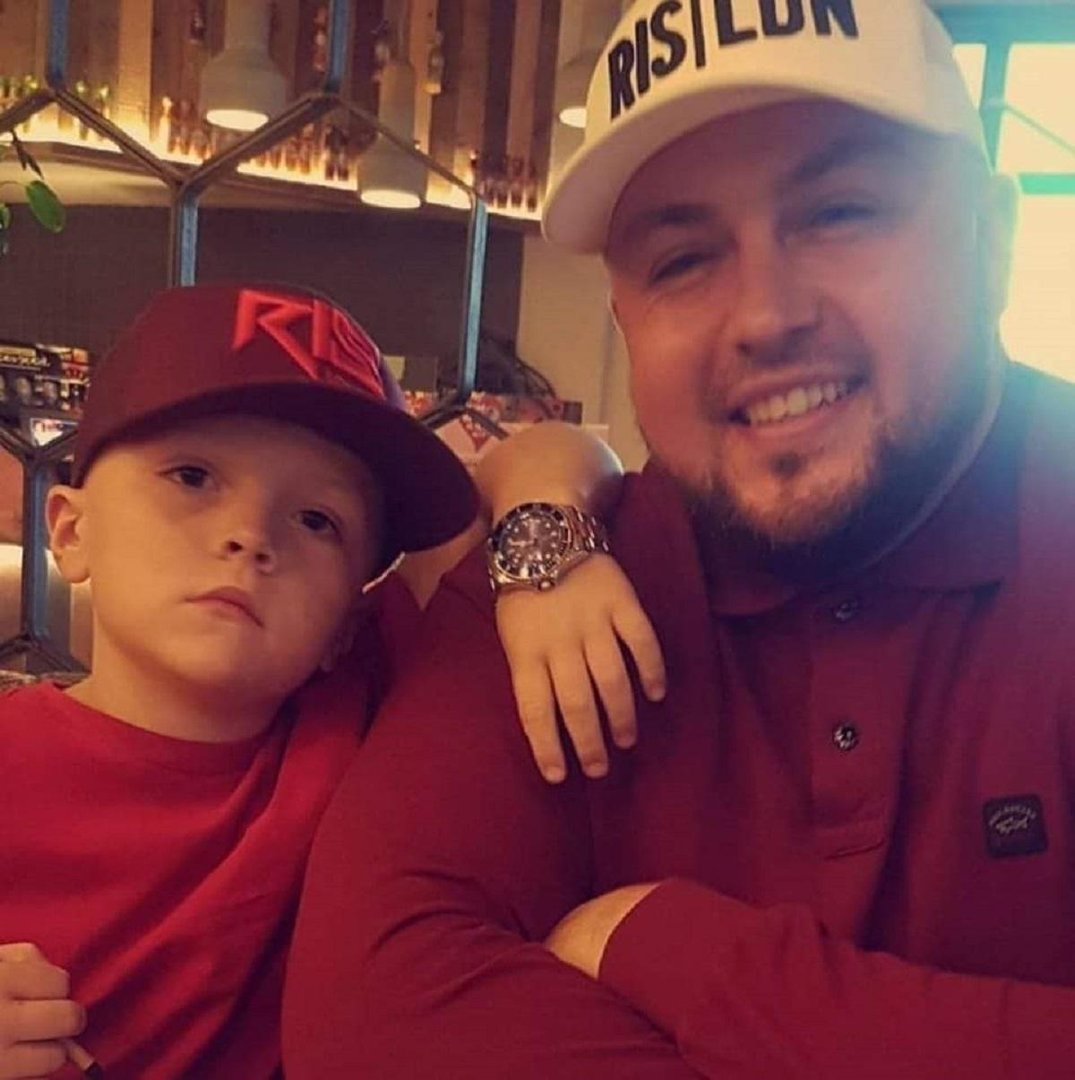 Matthew Luke Keenan, alături de familie/prieteni