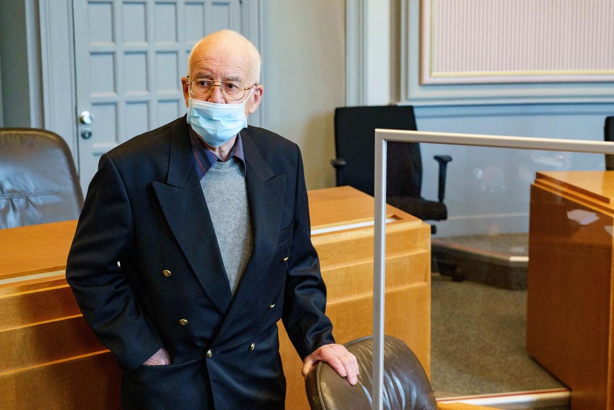 Justiţia din Germania, pusă în faţa unui caz inedit: un bătrânel de 84 de ani avea acasă rachete, torpile şi un tanc din Al Doilea Război Mondial Justiţia din Germania, pusă în faţa unui caz inedit: un bătrânel de 84 de ani avea acasă rachete, torpile şi un tanc din Al Doilea Război Mondial