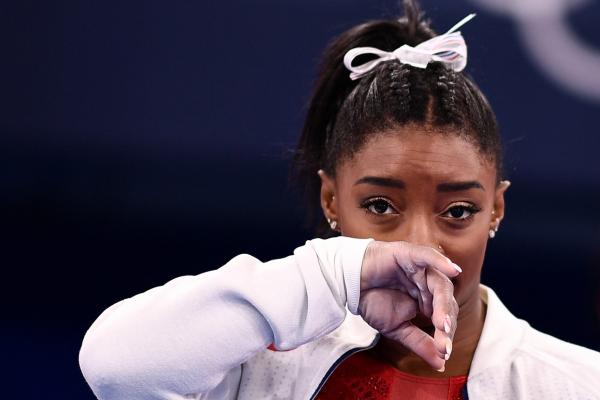Răsturnare de situație. Simone Biles nu este accidentată, dar spune că are probleme ”emoționale” după ce rusoaicele au luat aurul