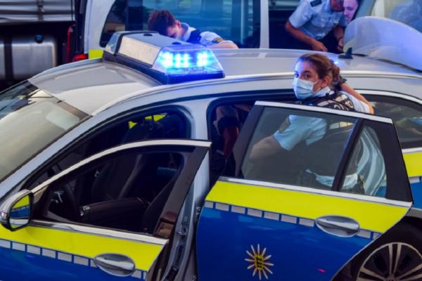 Şoferul român de TIR a fost încătuşat cu greu de forţele de ordine din Germania