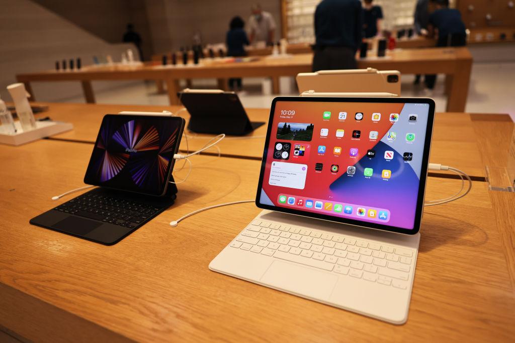 Apple a înregistrat cel mai mare profit trimestrial din istoria sa de 45 de ani. Giganții tech continuă să domine în pandemie Apple a înregistrat cel mai mare profit trimestrial din istoria sa de 45 de ani. Giganții tech continuă să domine în pandemie
