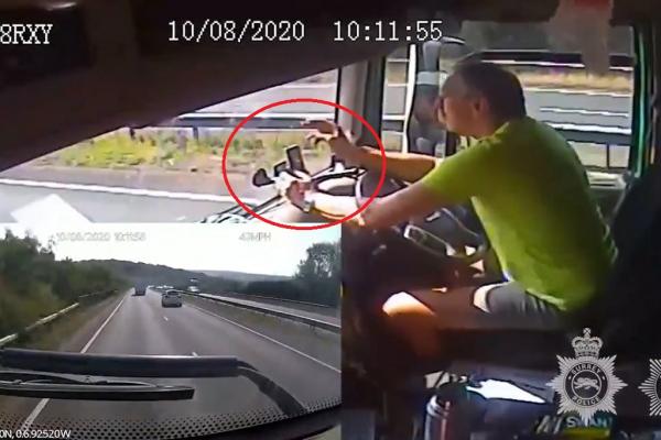 TIR filmat când spulberă cu viteză o dubă de poliţie, în timp ce şoferul butonează telefonul. Imagini teribile publicate de poliția din Sussex