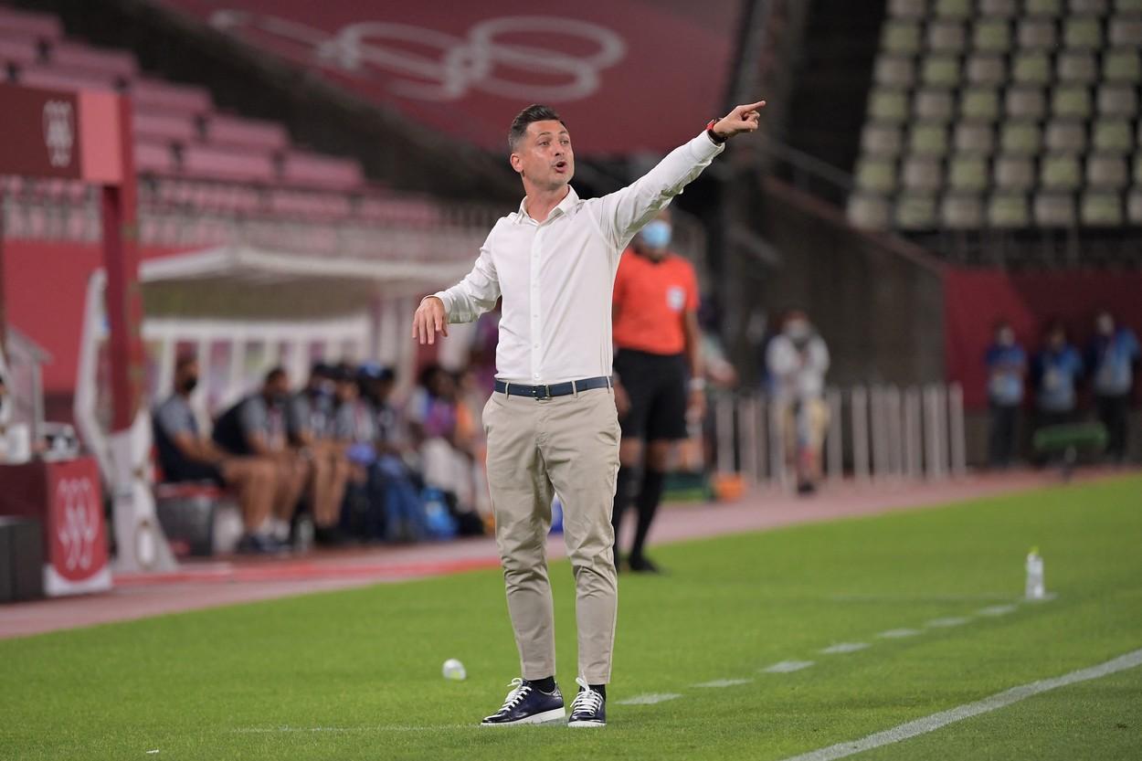 Mirel Rădoi a găsit explicaţia pentru eliminarea României de la Jocurile Olimpice: deplasările prea lungi şi mâncarea japonezilor Mirel Rădoi a găsit explicaţia pentru eliminarea României de la Jocurile Olimpice: deplasările prea lungi şi mâncarea japonezilor