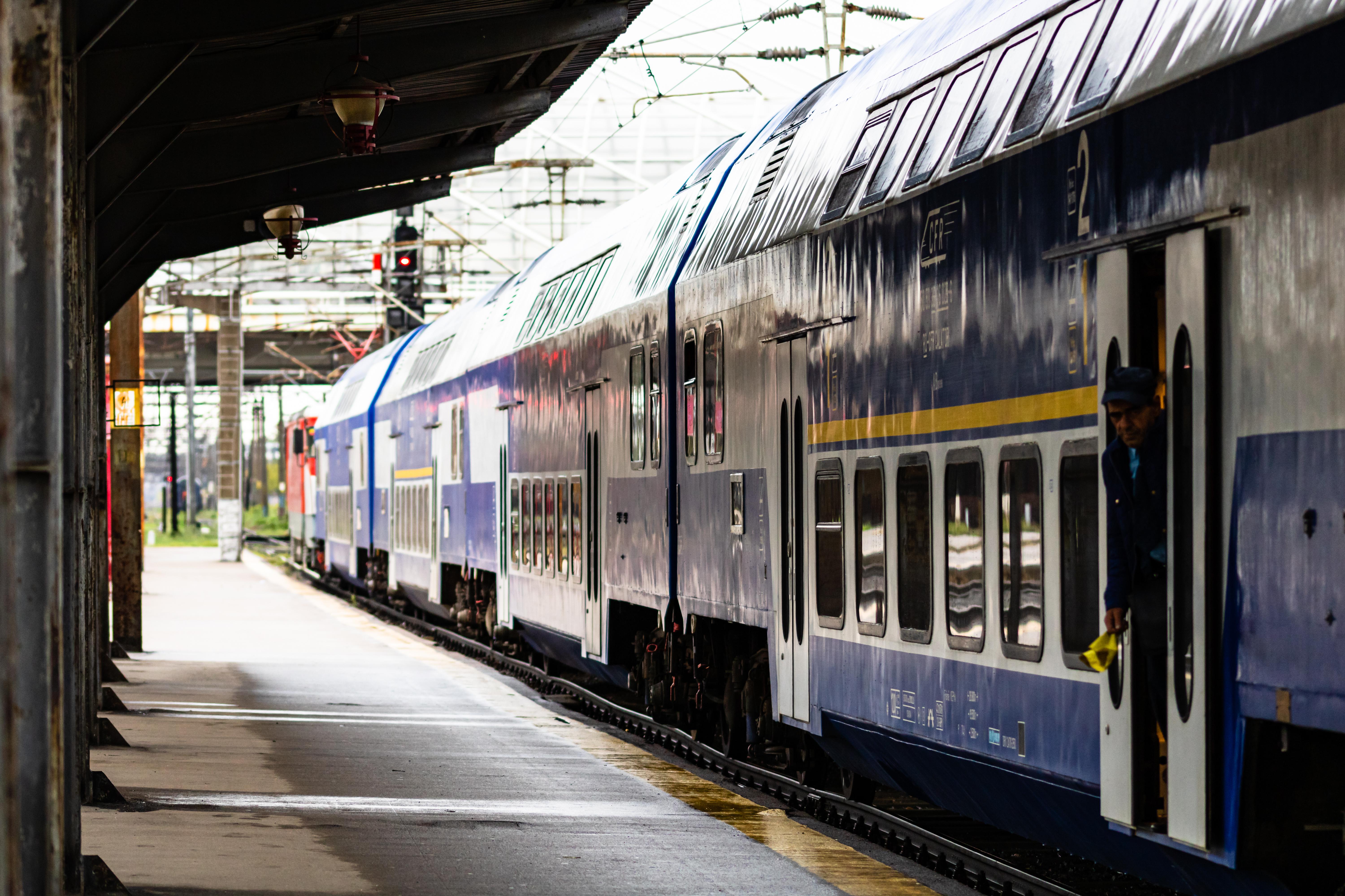 Trafic feroviar perturbat în urma vijeliilor de miercuri seară. Trenurile înregistrează întârzieri și de sute de minute Trafic feroviar perturbat în urma vijeliilor de miercuri seară. Trenurile înregistrează întârzieri și de sute de minute