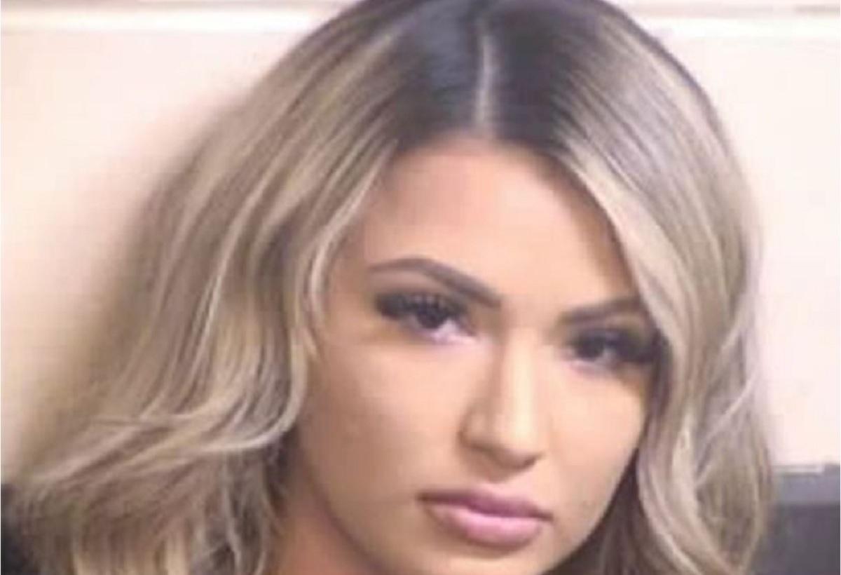 Tina Gonzalez, gardian în Statele Unite ale Americii, condamnată la închisoare după ce s-a iubit cu un deţinut în faţa altora Tina Gonzalez s-ar fi iubit cu un deţinut în faţa altor 11 deţinuţi