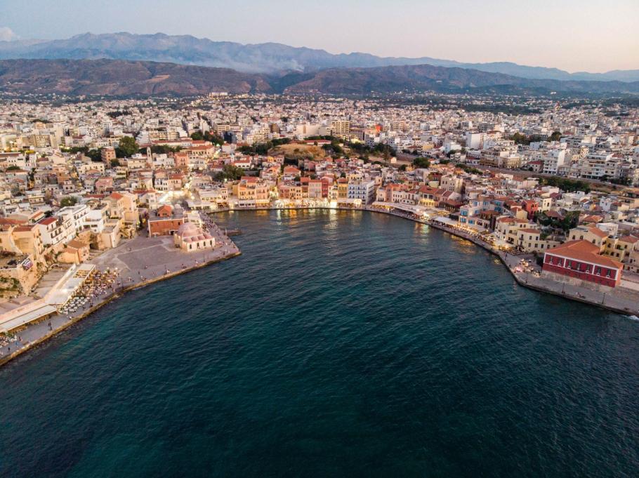 Veşti proaste pentru românii care visau la un concendiu în Grecia: nu mai puţin de 13 insule au fost trecute la nivelul "roşu închis". Avertisment pentru toţi europenii Veşti proaste pentru românii care visau la un concendiu în Grecia: nu mai puţin de 13 insule au fost trecute la nivelul "roşu închis". Avertisment pentru toţi europenii