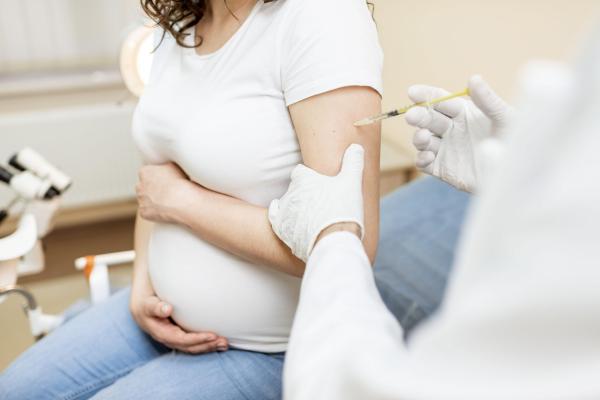 femeie vaccinată