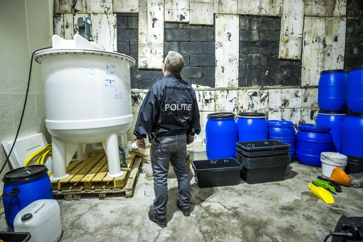 Laborator uriaș de droguri sintetice, descoperit de poliția olandeză într-un sat din sud-estul ţării